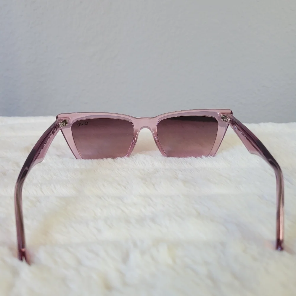 QUAY // ltd ed modern cateyes crystal berry frames berry gradient lenses